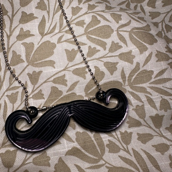 Handmade women’s mustache necklace black on Silvertone ball chain. - Picture 6 of 6